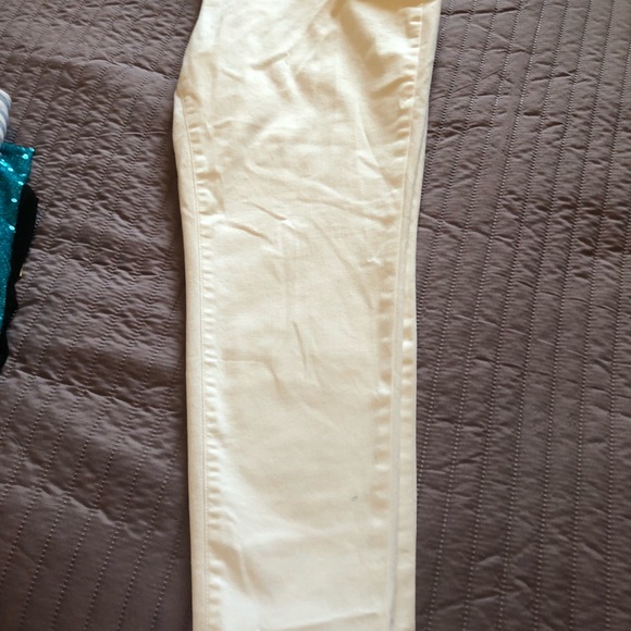 St John’s Bay Women’s Jeans 🤍🖤 - Picture 5 of 6